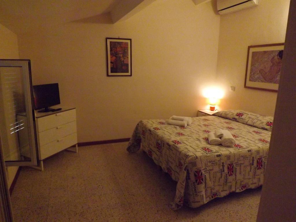 B&B Central Toma Монтекатіні-Терме Екстер'єр фото